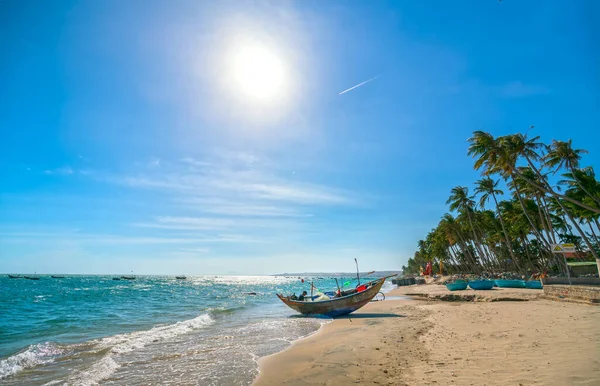 Fishing Boat Resting Beach Sunny Afternoon Waiting Night Out Sea — Stock Photo, Image