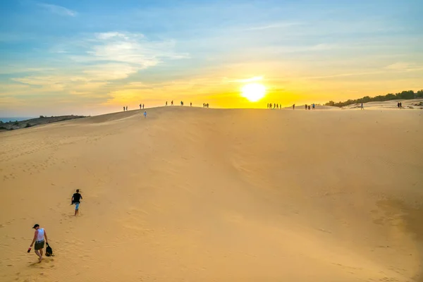 Mui Vietnam Március 2020 Külföldi Turisták Megtapasztalják Magas Arany Homok — Stock Fotó