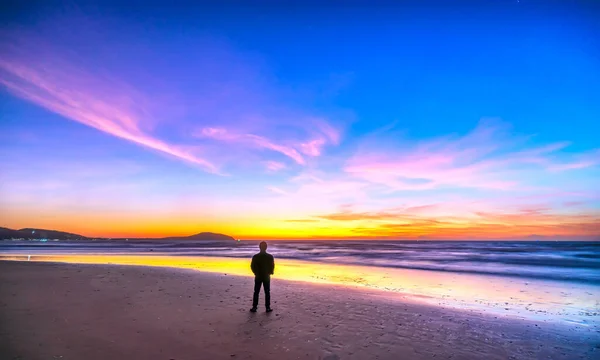 Mui Vietnam Mars 2020 Silhouette Homme Sur Plage Regardant Lever — Photo