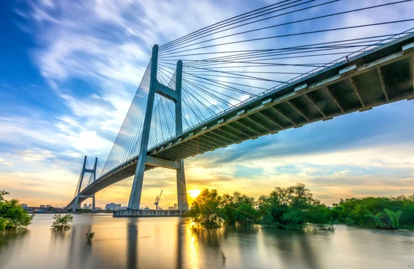 Chi Minh Wietnam Kwietnia 2020 Phu Mój Most Kolorowym Zachodzie — Zdjęcie stockowe