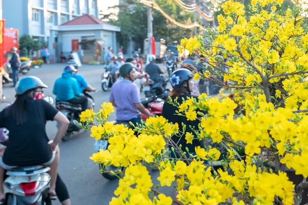 Chi Minh City Wietnam Stycznia 2020 Bustle Kupuje Kwiaty Rynku — Zdjęcie stockowe