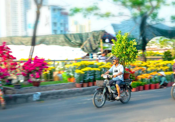 Chi Minh City Wietnam Stycznia 2020 Ludzie Wietnamski Jazdy Motocyklu — Zdjęcie stockowe