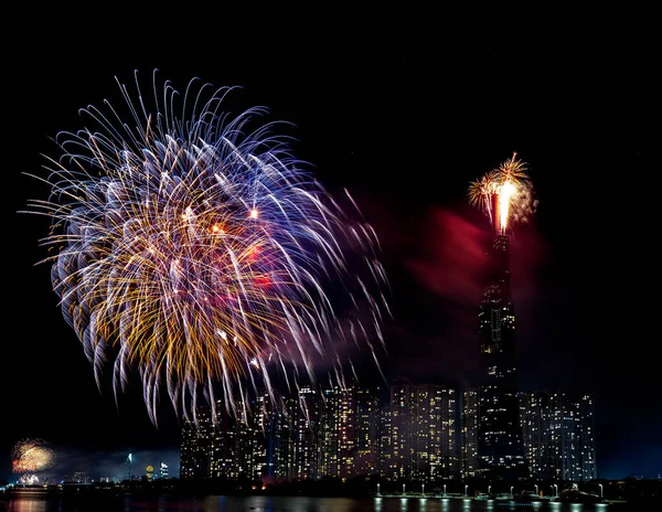 Chi Minh City Vietnam Enero 2020 Coloridos Fuegos Artificiales Dan —  Fotos de Stock