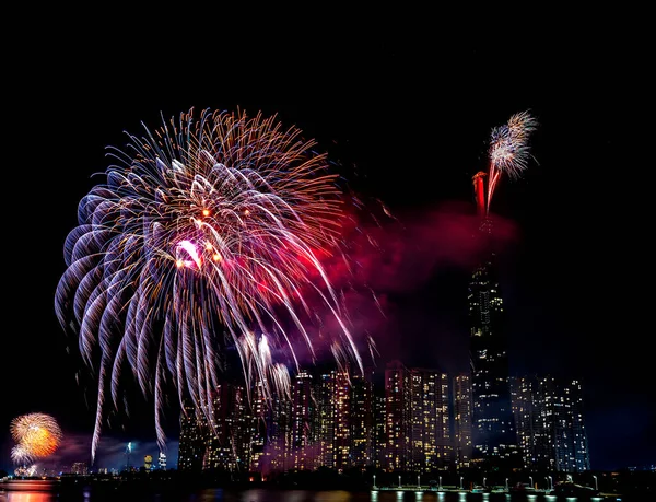 Chi Minh City Vietnam Enero 2020 Coloridos Fuegos Artificiales Dan —  Fotos de Stock