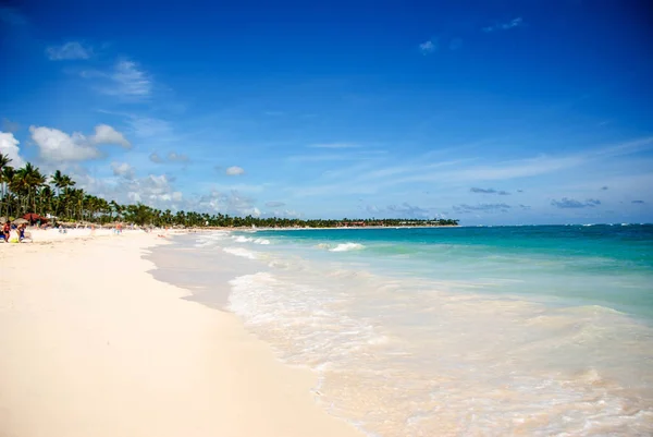 Playa tropical soleada en el Caribe — Foto de Stock