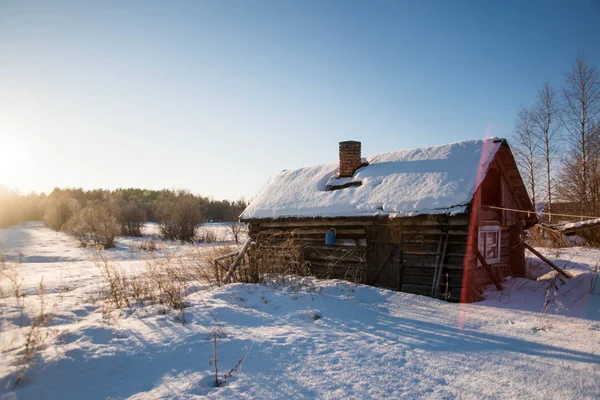 Rus köyünde kış manzarası