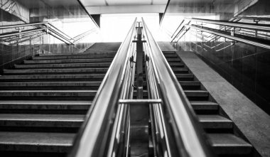 Metro merdiven siyah beyaz