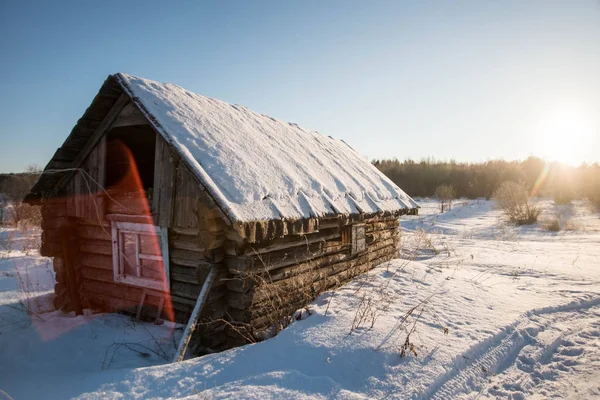 Paisaje invernal en el pueblo ruso — Foto de Stock