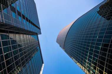 Modern gökdelenlerin düşük açılı görünüş