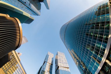 Modern gökdelenlerin düşük açılı görünüş