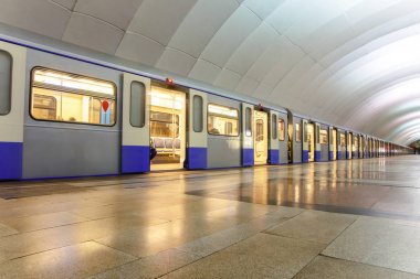 Metro tren platformu