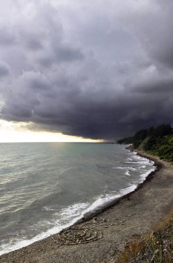 Gök gürültüsü fırtına yaktı yağmur ile