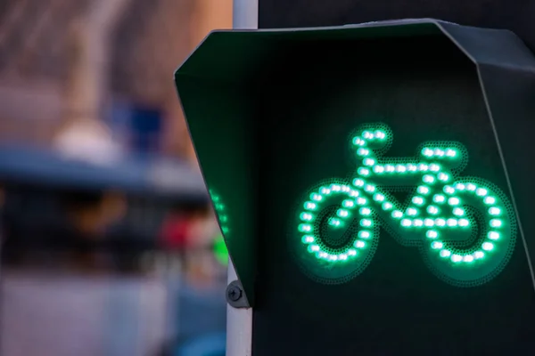 Зеленый свет для велосипедной дорожки на светофоре — стоковое фото