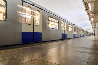Metro tren platformu