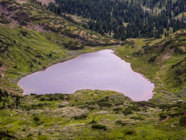 Kalp şeklinde Gölü