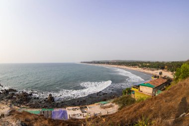 Güzel güneşli sahil şeridi