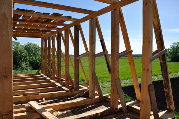 Строящийся деревянный дом