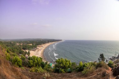 Güzel güneşli sahil şeridi