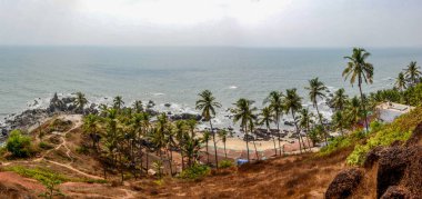 Güzel güneşli sahil şeridi