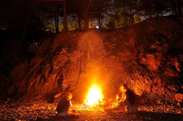Das Feuer in der Nacht — Stockfoto