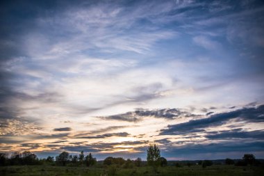 Güzel bir akşam günbatımı gökyüzü