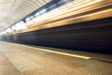 tren istasyonunda gelen hareket