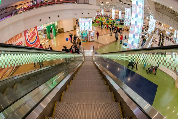 Rolltreppe in Kolumbus-Einkaufszentrum — Stockfoto