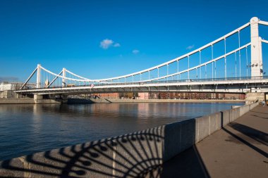 Moskova, Rusya güneşli Krymsky Köprüsü