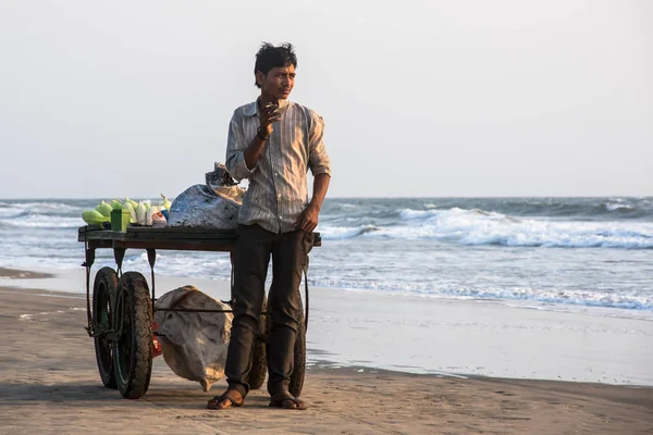 Vendedor en la playa Goa — Foto de Stock