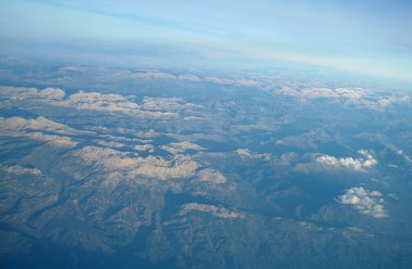 Bulutlar ve yatay yukarıda havadan görünümü