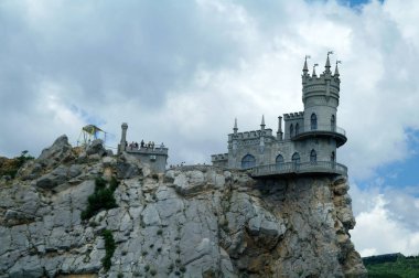 Kırlangıç yuva bir dekoratif mimari ve Tarih, Yalta şehir Karadeniz kıyısında ana cazibe Anıtı kalesidir.
