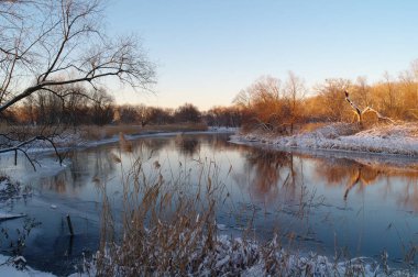 Donmuş nehirde kış