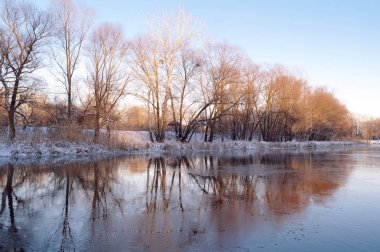 Donmuş nehirde kış