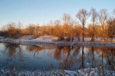 Donmuş nehirde kış