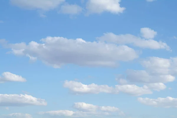 Nubes en el cielo azul —  Fotos de Stock