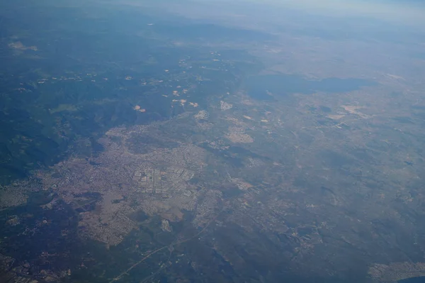 Vista Dalla Finestra Piana Verso Nuvole Terra — Foto Stock