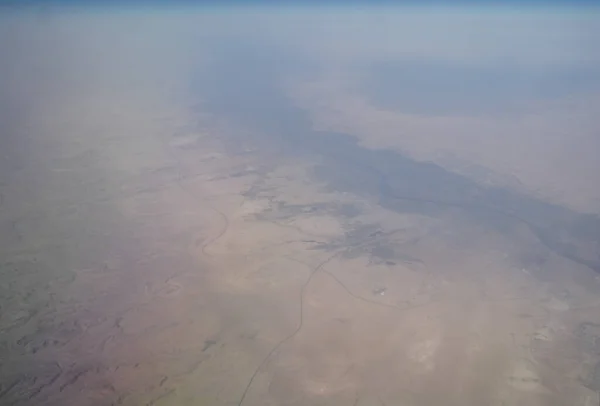Widok Okna Samolotu Chmury Ziemię — Zdjęcie stockowe