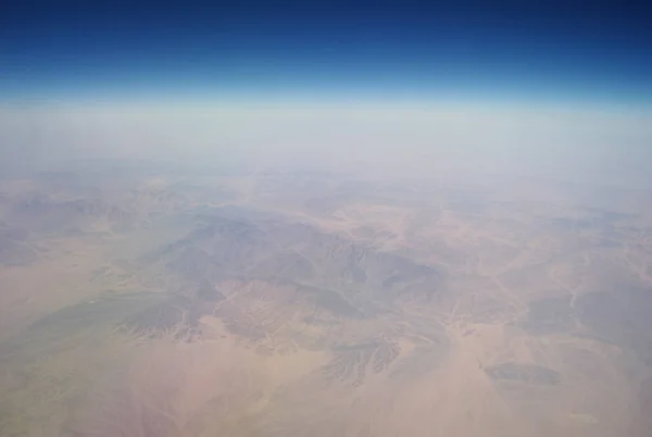 Вид Окна Самолета Облака Землю — стоковое фото