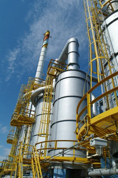 Planta química en el cielo azul —  Fotos de Stock