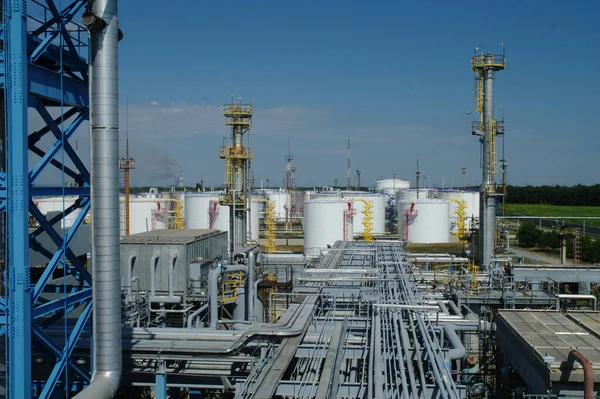 mavi gökyüzünde kimyasal tesis