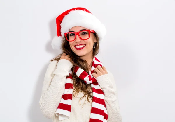 Junge Frau mit Weihnachtsmütze — Stockfoto