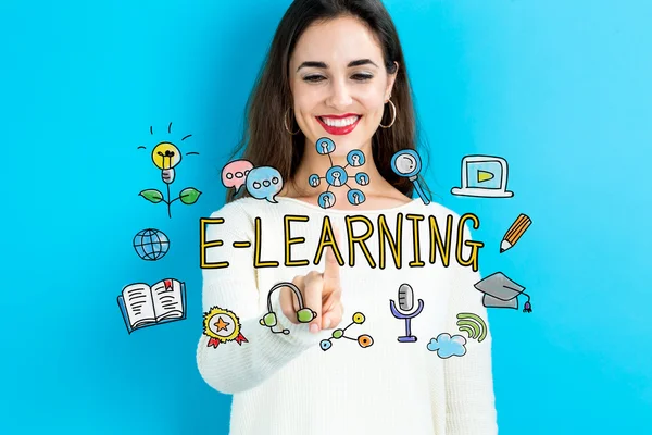 Concepto de aprendizaje electrónico con la mujer joven — Foto de Stock