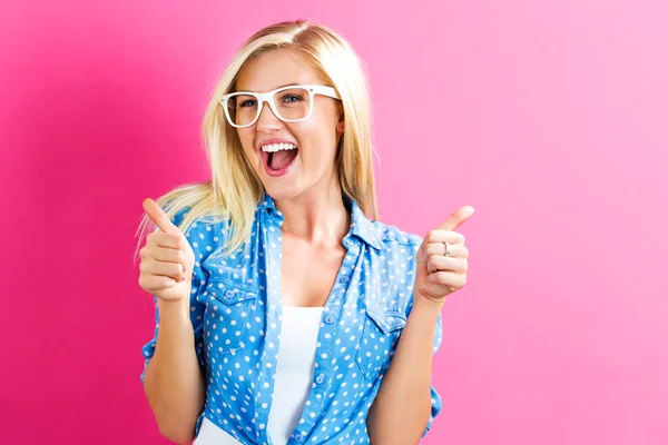 Young woman giving thumbs up — Stock Photo, Image