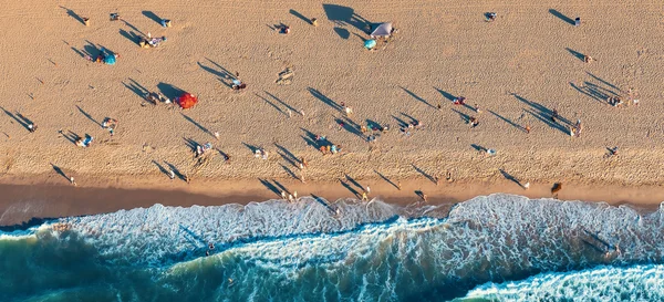 Luchtfoto van bovenaf op het strand van Santa Monica — Stockfoto