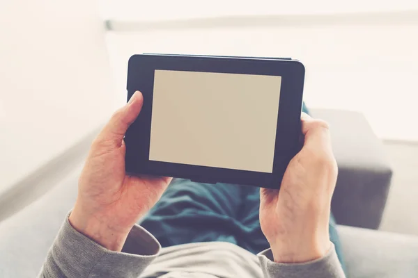 Man reading e-book — Stock Photo, Image