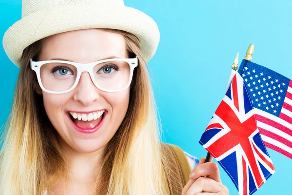 Vrouw met vlaggen van Engels-sprekende landen — Stockfoto
