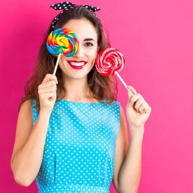 Genç kadın holding lolipop