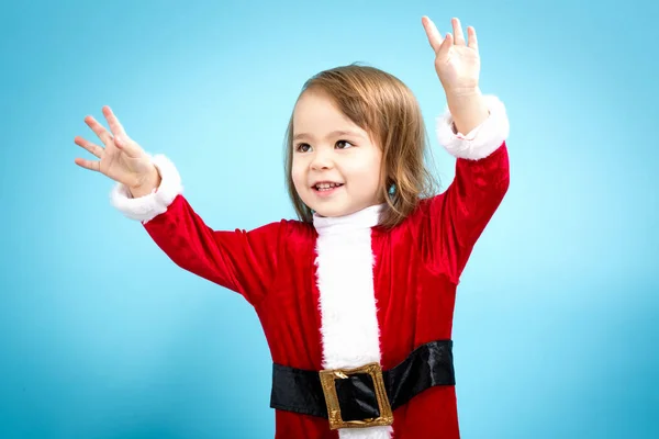 Noel Baba kostümlü mutlu yürümeye başlayan çocuk kız — Stok fotoğraf