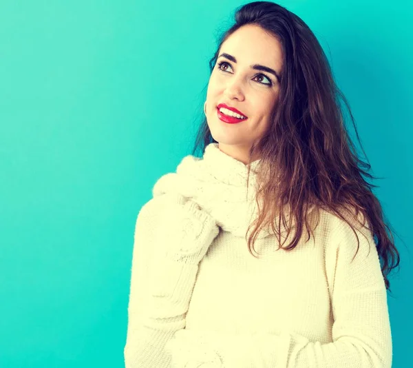 Jovem mulher feliz em roupas de inverno — Fotografia de Stock