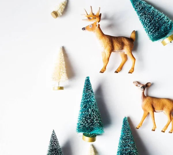 Kerstbomen en herten — Stockfoto